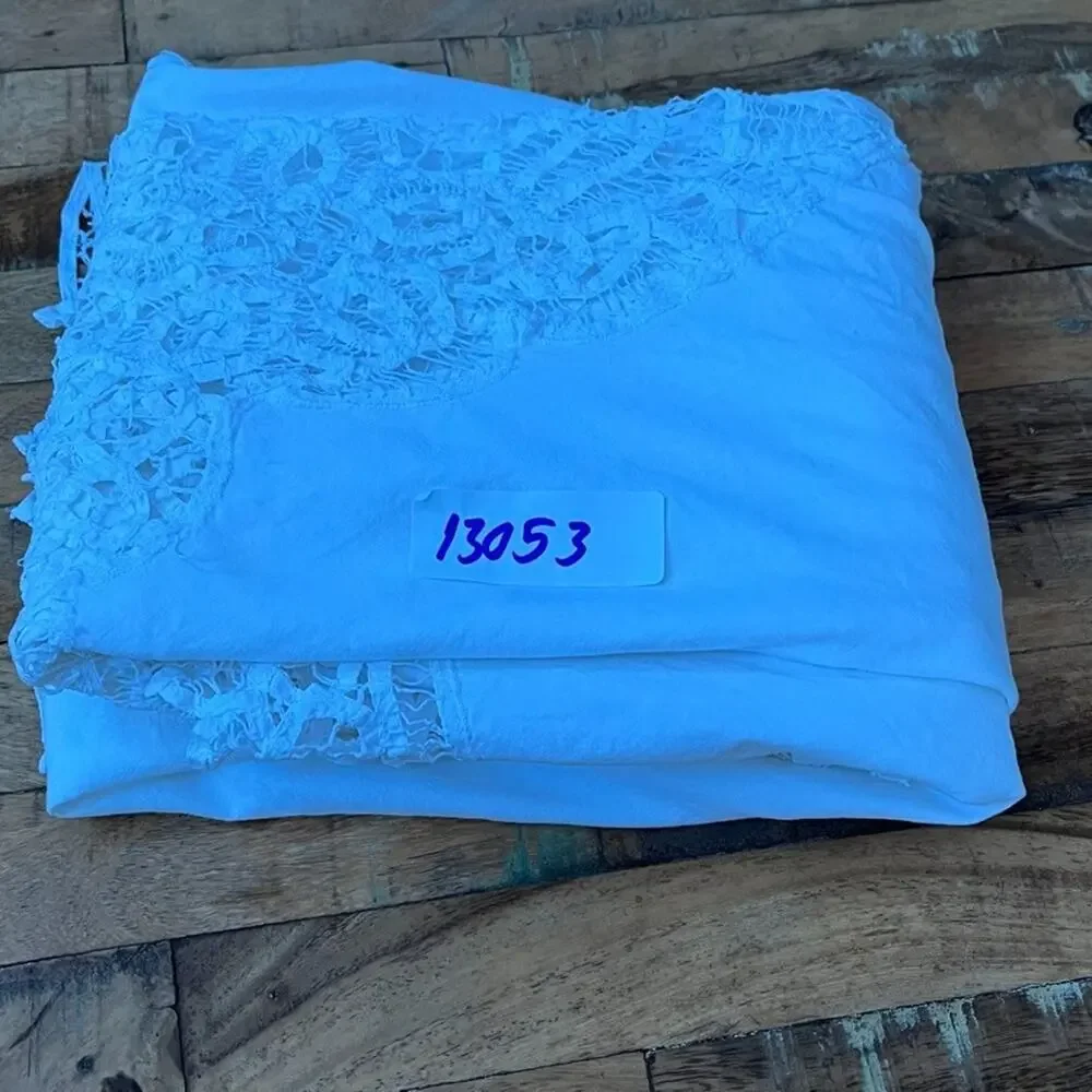 Vintage White Floral Lace Cut Out Corner Tablecloth 61